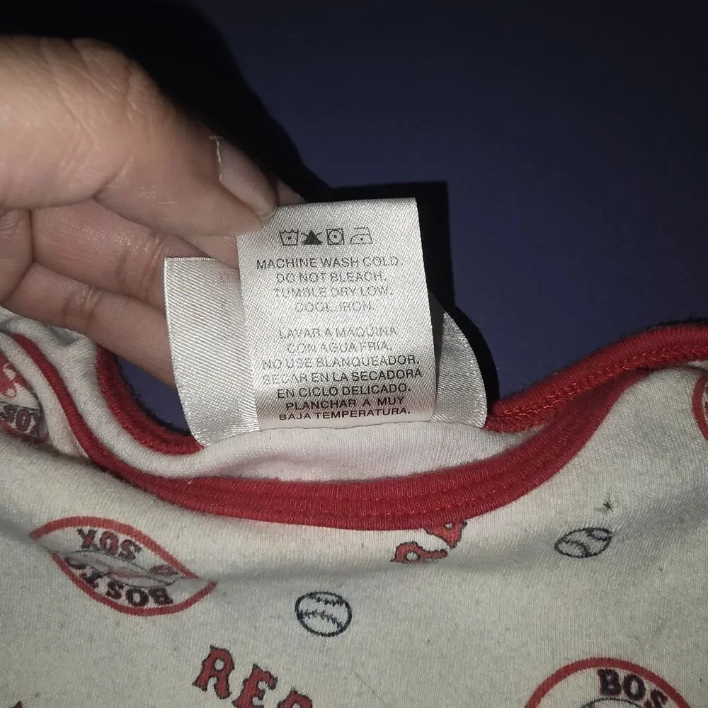 Boston Red Sox Genuine Merchandise 1 Piece Infant Outfit  18 Months (C8)